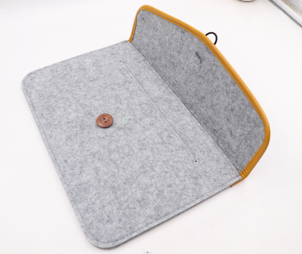 Felt Tablet Sleeve | 34x21cm | Dark gray